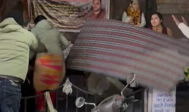 कूड़ा फेंकने पर पालिकाध्यक्ष से मांगी माफी