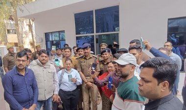 कानपुर पुलिस ने 151 मोबाइल फाेन रिकवर किए, वास्तविक मालिकों को लाैटाये