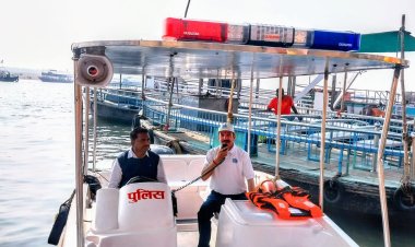 वाराणसी में नौका दुर्घटना के बाद गंगा तट पर यात्रियों को स्वच्छता और सुरक्षा के प्रति किया सचेत