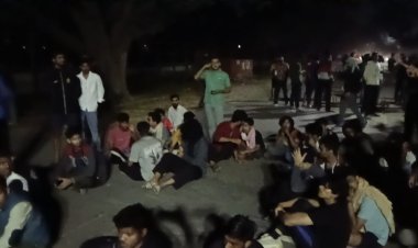 बीएचयू में बिरला ‘ए’ हॉस्टल के सामने हवाई फायरिंग, छात्रों का प्रदर्शन