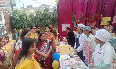 प्रदर्शनी छात्राओं को व्यवहारिक दृष्टि प्रदान कर उन्हें आत्मनिर्भर बनने की दिशा में प्रेरित करती है : कुलपति