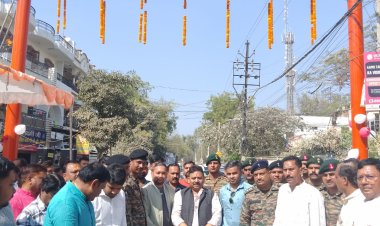 वाराणसी: शहीद कैप्टन रुद्र प्रताप सिंह स्मृति द्वार का लोकार्पण