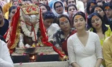 फिल्म 12वीं फेल की अभिनेत्री मेधा शंकर ने किए महाकाल दर्शन, भस्म आरती में हुईं शामिल