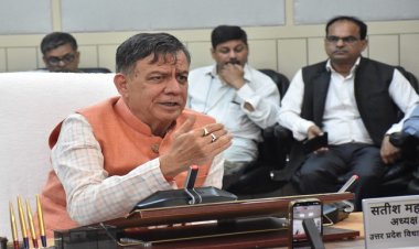 लोकतांत्रिक व्यवस्था में अपनी सीमाओं में रहकर भूमिका का निर्वहन करना चाहिए : सतीश महाना