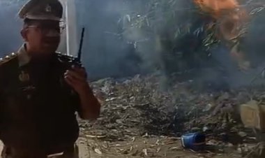 गैस पाइपलाइन के सर्विस रेगुलेटर बोर्ड में जेसीबी की टक्कर से लगी आग, दो लोग झुलसे