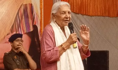 राज्यपाल ने वाराणसी के असवारी गांव में ग्रीन आर्मी की महिलाओं से किया संवाद,कार्यों को सराहा