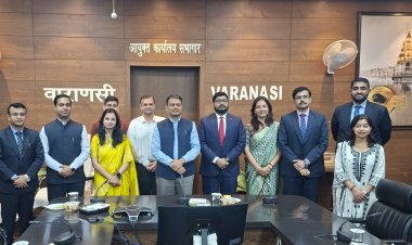 वाराणसी मंडलायुक्त ने आईआरटीएस ट्रेनी अफसरों से किया संवाद,नवाचार अपनाने पर जोर