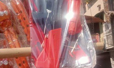 होली में ब्रह्मोस मिसाइल एवं सिन्दूर थीम से बनी पिचकारियों से सज गई दुकानें