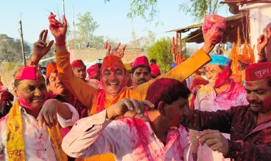 राधा-कृष्ण और शिव-पार्वती संग मनी रंगभरी एकादशी, उड़ा अबीर-गुलाल