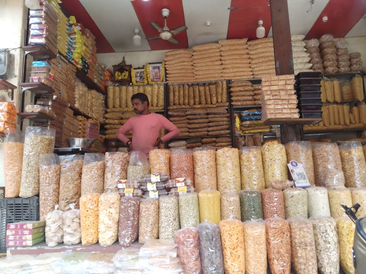 गांव से निकल कर शहर में पैर पसारता नमकीन उद्योग, काशीवासियाें को पसंद देशी स्वाद