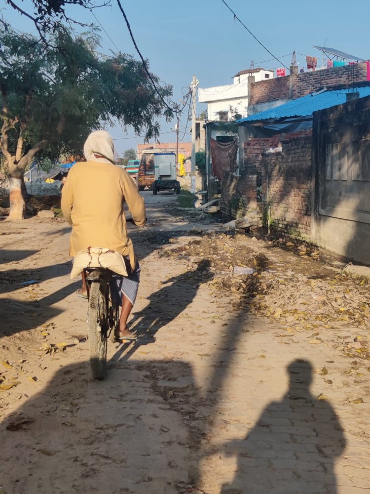 महापौर के निर्देश पर अवधपुरी कालोनी में हुई क्षतिग्रस्त सीवर की मरम्मत