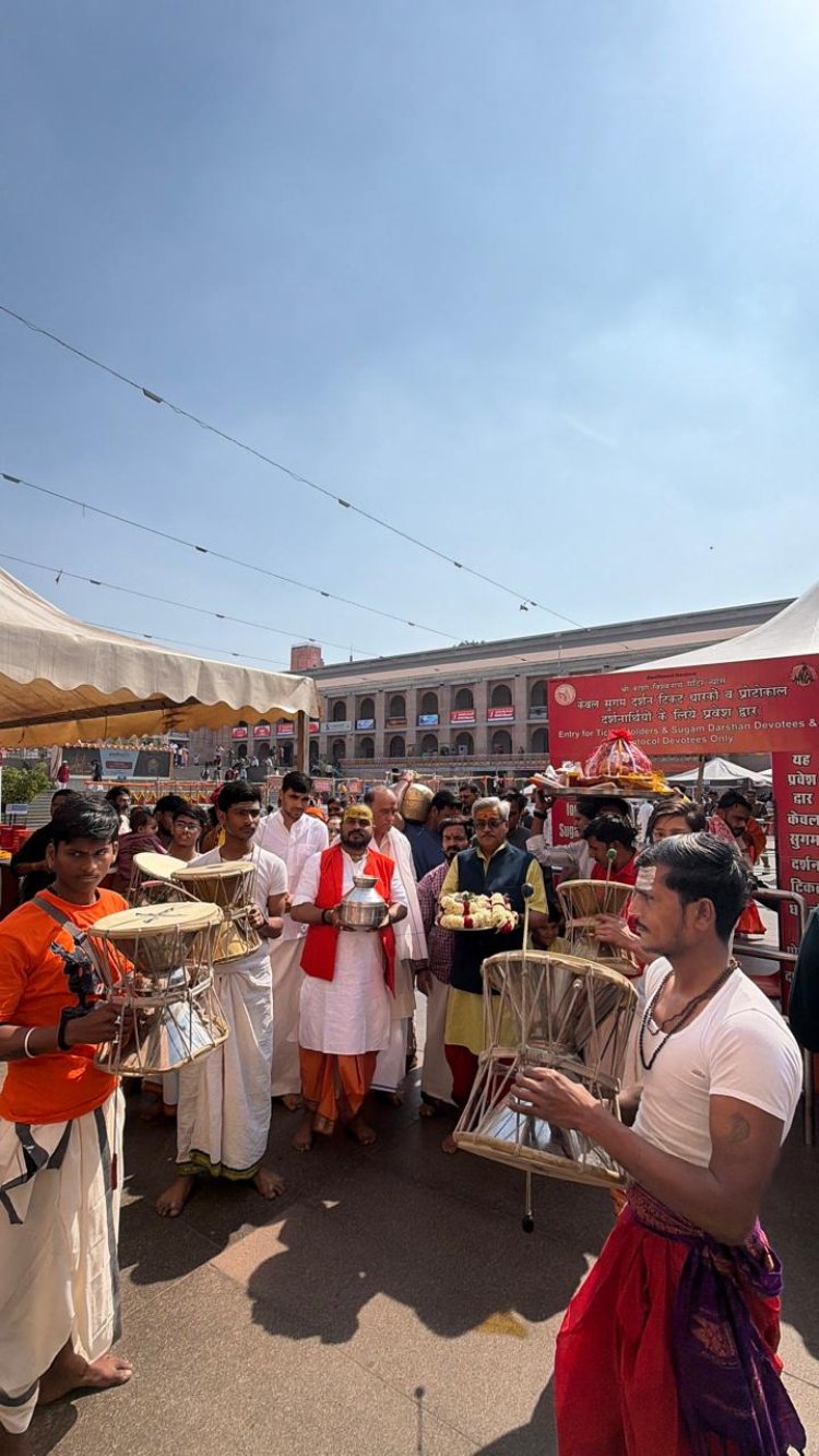 महाशिवरात्रि: शक्तिपीठ माता विशालाक्षी धाम से बाबा विश्वनाथ दरबार पहुंची अभिषेक व श्रृंगार सामग्री