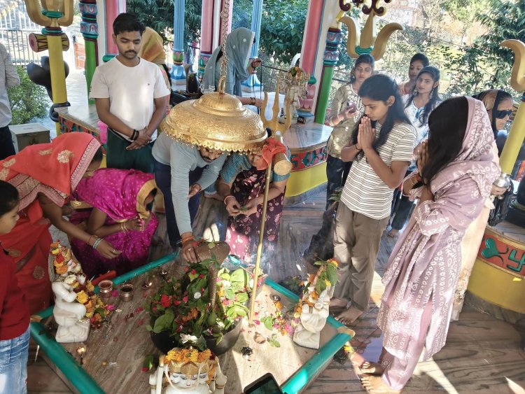 हर हर महादेव के जयकारों से गूंजे शिवालय