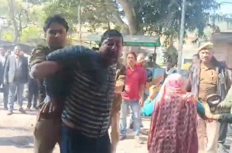 जमीन विवाद में दो सगे भाइयों ने कलेक्ट्रेट परिसर में आत्मदाह का किया प्रयास