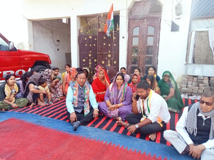 कांग्रेस नेताओं को पुलिस ने किया हाउस अरेस्ट, जिलाध्यक्ष धरने पर बैठीं
