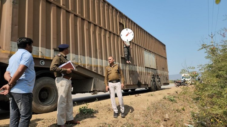 मैहर: अमरपाटन बायपास पर कंटेनर पर लटका मिला चालक का शव, पुलिस जांच में जुटी