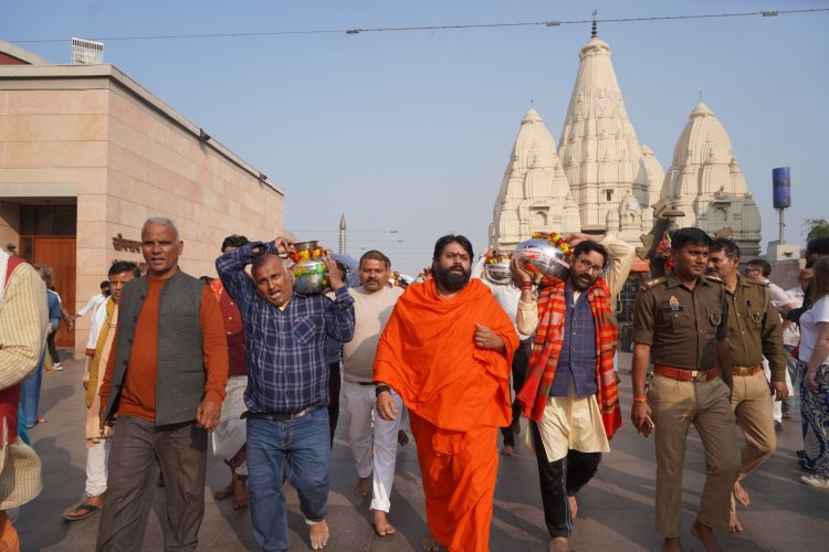 आयुध भंडार प्रयागराज सेना परिवार के जल से श्री काशी विश्वनाथ का अभिषेक