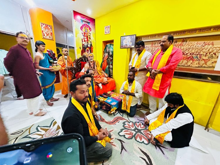 विभिन्न संगठनों के प्रतिनिधियों ने शंकराचार्य स्वामी अविमुक्तेश्वरानंद से की भेंट