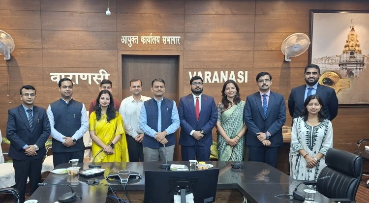 वाराणसी मंडलायुक्त ने आईआरटीएस ट्रेनी अफसरों से किया संवाद,नवाचार अपनाने पर जोर
