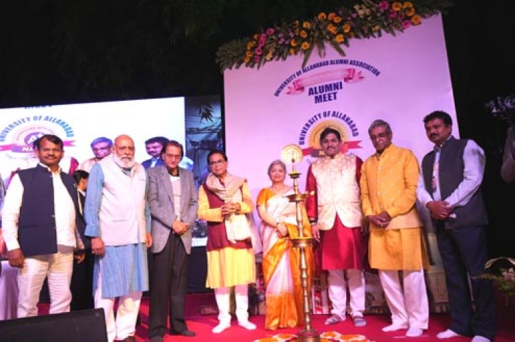 इविवि के बरगद लॉन में सांस्कृतिक संध्या के तहत हुआ कवि सम्मेलन