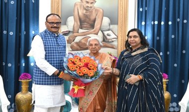 होली पर राज्यपाल से मिलने जनभवन पहुंचे उपमुख्यमंत्री, मंत्री और गणमान्य नागरिक