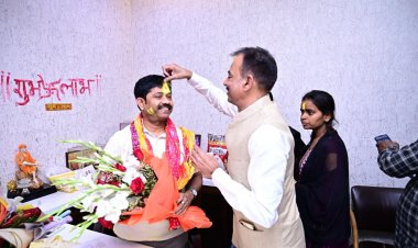 मंत्री नन्दी ने होली पर अपनों से की मुलाकात, अबीर-गुलाल लगाकर दी शुभकामनाएं