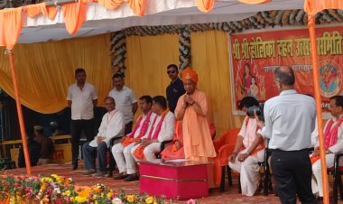 भक्त प्रह्लाद की पूजा-अर्चना कर मुख्यमंत्री योगी आदित्यनाथ ने रवाना की भव्य शोभायात्रा