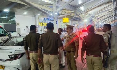 वाराणसी एयरपोर्ट पर यात्रियों से अभद्र व्यवहार करने वाले टैक्सी/ऑटो चालकों के खिलाफ अभियान