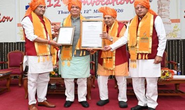 मंगलायतन विश्वविद्यालय ने विधानसभा अध्यक्ष सतीश महाना को डी.लिट् की मानद उपाधि से सम्मानित किया