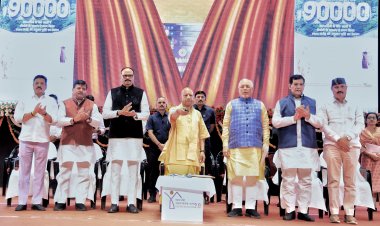 मुख्यमंत्री याेगी ने पीएम आवास योजना के 90 हजार लाभार्थियों काे दी साैगात, जारी की 900 करोड़ रुपये की पहली किस्त