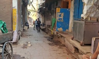 वाराणसी में आदिविशेश्वर की गलियों में चला एक दिन एक मोहल्ला सफाई अभियान