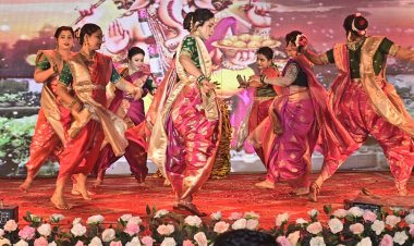 काशी के आंगन में उतरी गणगौर की अनुपम छटा, 200 महिलाओं-बच्चों की मनोहारी प्रस्तुति