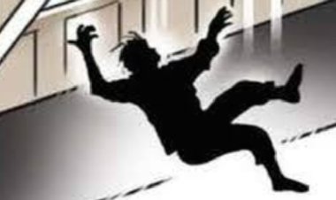 ज्योतिषाचार्य ने तेरहवीं मंजिल से कूदकर की आत्महत्या, फ्लैट में मिला मां का शव