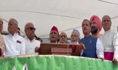 पूर्व सीएम अखिलेश, भाजपा नेता दिनेश शर्मा समेत अन्य दलों के नेता पहुंचे ऐशबाग ईदगाह