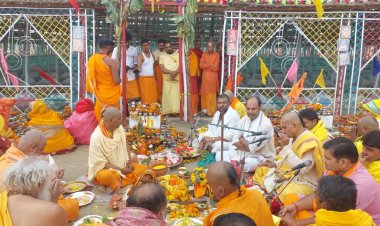 श्रीलक्ष्मी नारायण महायज्ञ में विश्व कल्याण के लिए दी आहुति, अयोध्या में श्रीजियर स्वामी बोले- अश्लील दृश्यों से उपजते हैं मानसिक विकार