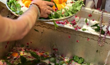 श्री काशी विश्वनाथ धाम से विशालाक्षी गौरी के दरबार में भेजा गया वस्त्र और श्रृंगार सामग्री