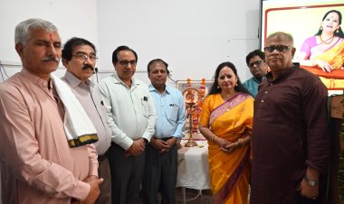 केएम विश्वविद्यालय में भव्य शास्त्रीय संगीत कार्यक्रम में गायिका सुनंदा ने बांधा समां