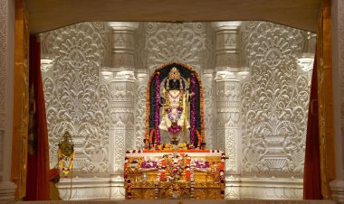 अयोध्या में रामनवमी पर्व : सरयू स्नान—दान पुण्य और राम लला के दर्शन के लिए उमडे़ लाखों श्रद्धालु