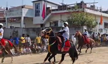 बाबू आरएन सिंह खेल मेला में घोड़ा दौड़ बना आकर्षण, रेस में घोड़ा शक्ति प्रथम