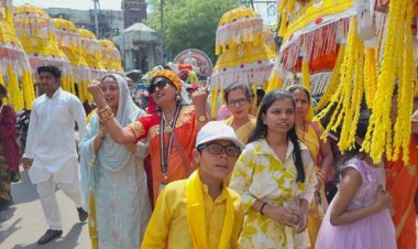 भगवान महावीर जयंती पर निकाली गई भव्य शोभा यात्रा