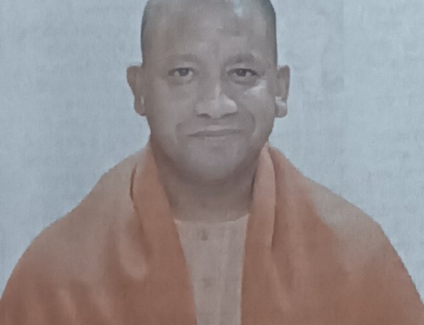 मुख्यमंत्री योगी आदित्यनाथ आगरा पहुंचे