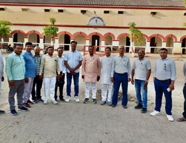 चार-चार ड्यूटी से शिक्षक परेशान : डॉ हरि प्रकाश यादव