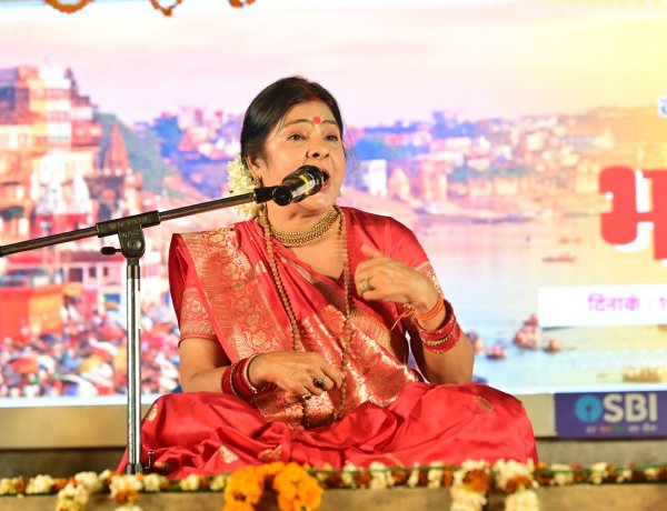 श्री काशी विश्वनाथ धाम के शिवार्चनम् मंच पर पद्मश्री मालिनी अवस्थी के गीतों का जादू बिखरा