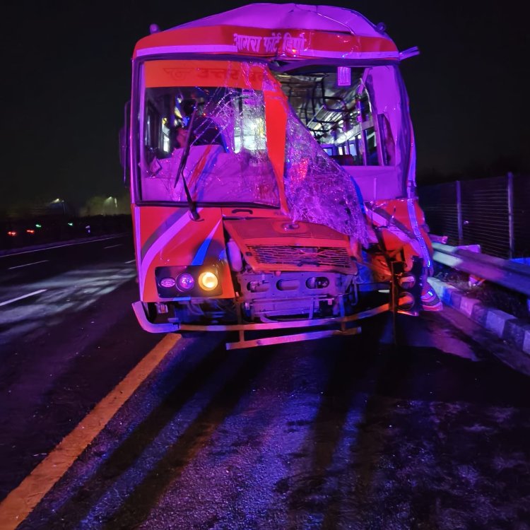 आगरा-लखनऊ एक्सप्रेसवे पर ट्रक से टकराई दो रोडवेज बसें, तीन की मौत और 31 यात्री घायल