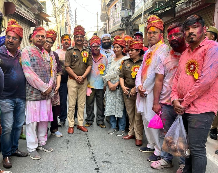 84 घंटा मंदिर एवं हाथी वाले मंदिर से निकली होली की शोभायात्राएं