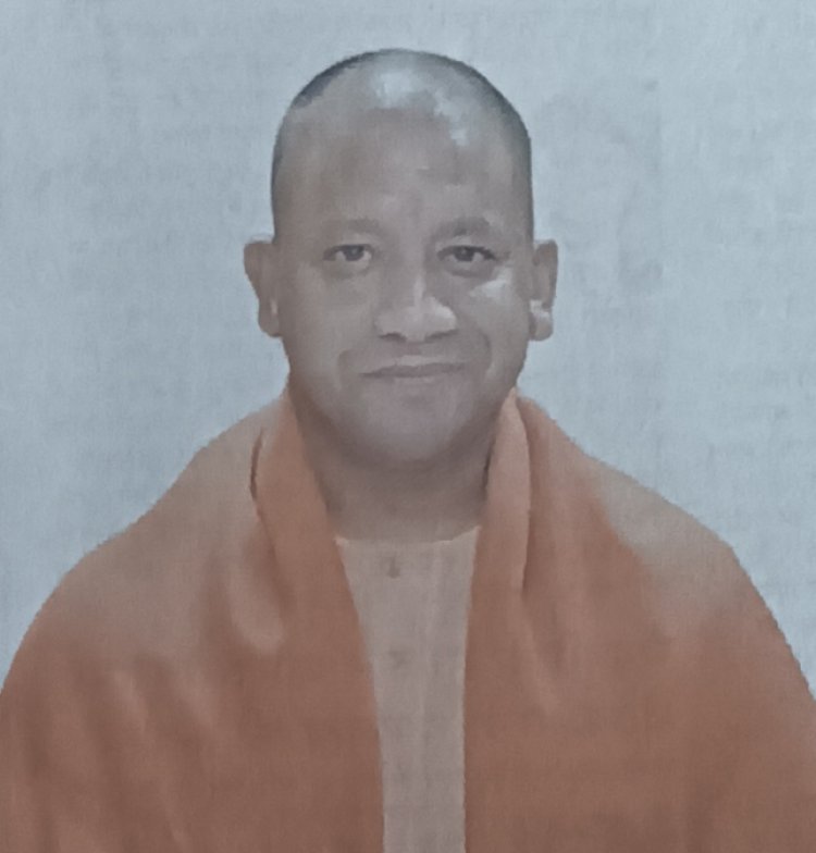 मुख्यमंत्री योगी आदित्यनाथ आगरा पहुंचे