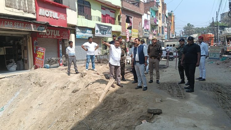 गंगा मेला मार्गों का नगर आयुक्त ने लिया जायजा, सफाई व अतिक्रमण हटाने के निर्देश