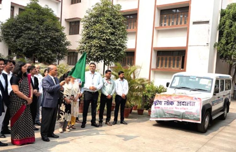 जनपद न्यायाधीश ने राष्ट्रीय लोक अदालत के प्रचार वाहन को हरी झंडी दिखाकर किया रवाना