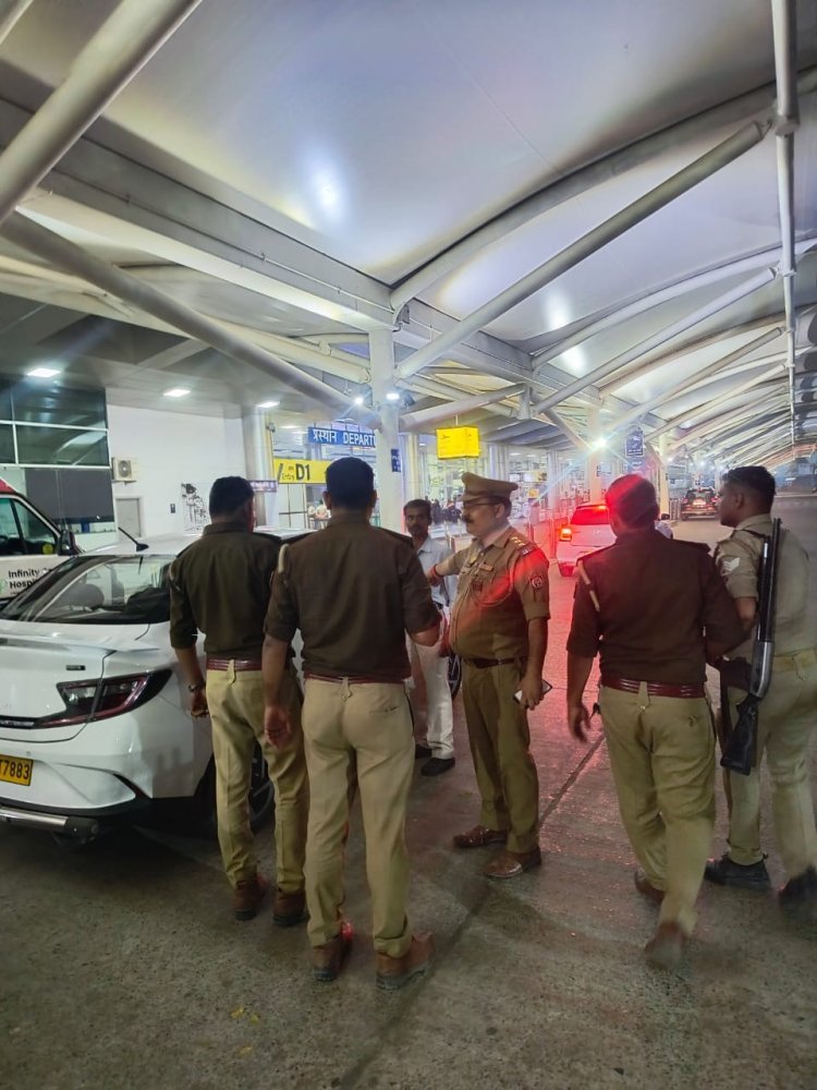 वाराणसी एयरपोर्ट पर यात्रियों से अभद्र व्यवहार करने वाले टैक्सी/ऑटो चालकों के खिलाफ अभियान