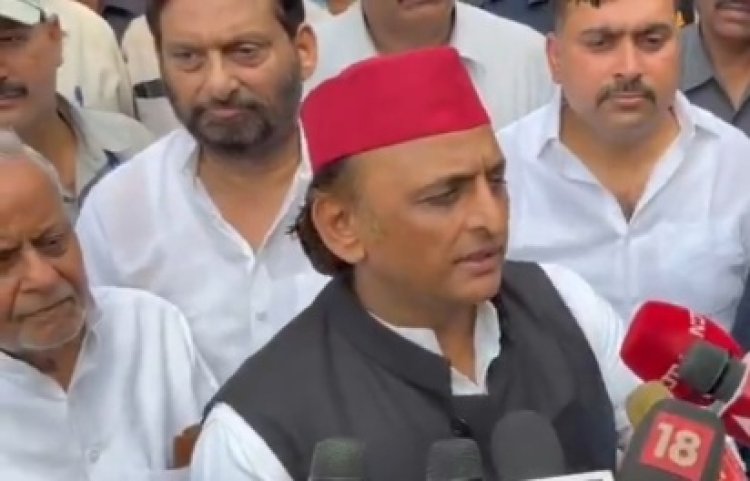 शंकराचार्य का आशीर्वाद मिलने से नकली संतों का उत्तर प्रदेश में होगा अंत : अखिलेश यादव